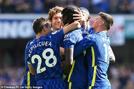 'Hủy diệt' Crystal Palace, Chelsea theo chân MU