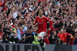 Chấm điểm cầu thủ MU: Đỉnh cao Ronaldo, kỷ lục của Pogba