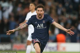 Messi khai hỏa bằng siêu phẩm, PSG hạ gục Man City