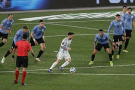 Messi lập kỷ lục, tái hiện khoảnh khắc kỳ diệu của Maradona