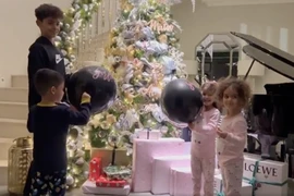 Ronaldo đăng video đầy tình cảm tiết lộ giới tính cặp song sinh