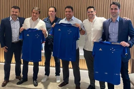 Vượt qua Liverpool, Ronaldo sở hữu gã khổng lồ bóng đá Brazil