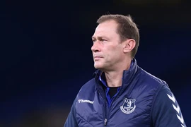 Ferguson làm HLV tạm quyền CLB kình địch của Liverpool