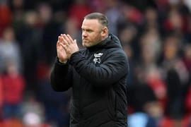 Rooney chờ công việc ở MU, từ chối Everton