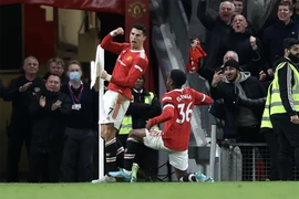 MU hạ Tottenham, Ronaldo lập hat-trick trở thành chân sút hay nhất lịch sử