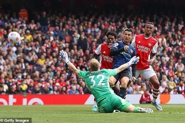 Ronaldo ghi bàn thứ 100, MU chấm dứt cơ hội lọt Top 4 Premier League