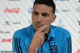 Argentina lộ tin mật, HLV Scaloni dụ phóng viên khai ra người đưa tin
