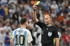 Scaloni giận dữ đáp trả cáo buộc Messi và Argentina dùng 5 ‘chiêu bẩn’
