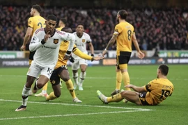 Rashford lập công chuộc tội, MU vào Top 4 Premier League