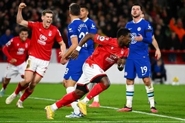 Chelsea, Tottenham gây thất vọng trong ngày đầu năm