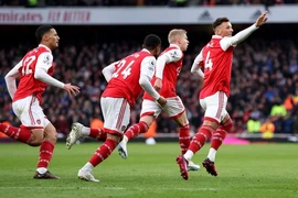 Arsenal lội ngược dòng đẳng cấp
