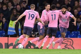 Chelsea mất điểm ở phút cuối
