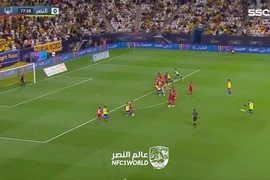 Ronaldo ngược về năm tháng với cú sút phạt Knuckleball