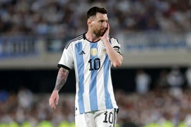 Messi gặp rắc rối lớn ở PSG vì một bài hát