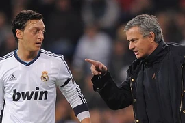 Ozil chọn Mourinho vì bị Pep Guardiola ngó lơ