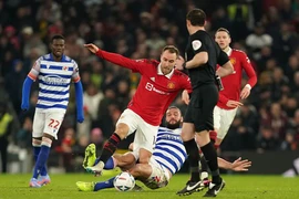 Sao MU trở lại, Ten Hag đả kích Carroll