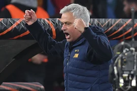 Mourinho trả lời Chelsea sau cuộc đàm phán bí mật