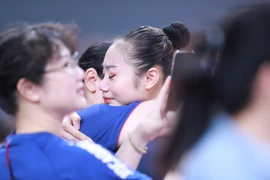 Hat-trick vàng giúp Việt Nam vững vàng trên đỉnh SEA Games 32 