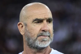 Cantona công bố sự nghiệp mới khó tin, biểu diễn ở Manchester 