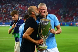 Pep Guardiola mỉa mai Premier League bằng lời cảm ơn sâu cay