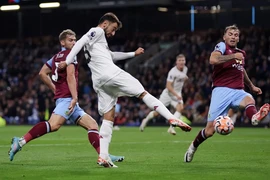 MU nhọc nhằn giành 3 điểm trước Burnley
