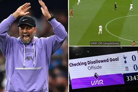 Công bố bản ghi âm gây sốc ở phòng VAR trong trận thua oan của Liverpool