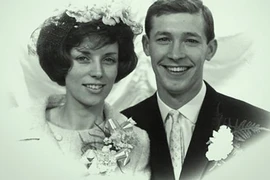 Vợ của Sir Alex Ferguson qua đời, MU và Aberdeen bày tỏ sự thương tiếc
