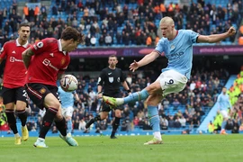 MU - Man City: Thành Manchester rực lửa