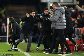 HLV Arteta của Arsenal bị ‘treo giò', nhắm mắt làm ngơ trước 2 sai lầm