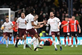 Man City thắng nhọc nhằn, Chelsea tiếp tục gây thất vọng
