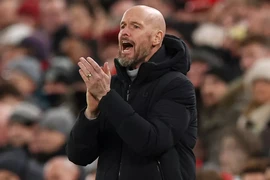 Ten Hag đáp trả bằng 4 từ đơn giản sau khi Van Dijk chỉ trích MU