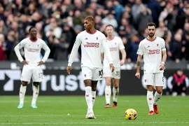 Ten Hag khen MU chuẩn mực sau trận thua West Ham