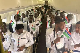 Sốc: Cả đội tuyển Gambia suýt chết, nhiều người bất tỉnh vì sự cố kinh hoàng trên máy bay