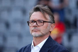 HLV Troussier nói về mục tiêu của tuyển Việt Nam và chiếc thẻ đỏ của Văn Khang