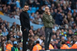 Pep Guardiola giới thiệu HLV mới cho Barcelona