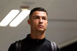 Ronaldo ‘nhận tin nhắn’ từ số 7 mới vừa ghi bàn cho tuyển Bồ Đào Nha