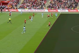 Man United sẽ thua nếu Wright… cắt móng chân