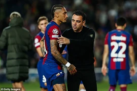 Xavi ‘quay đầu’ chính thức ở lại Barcelona