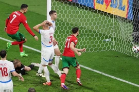 Ronaldo im tiếng, Bồ Đào Nha ngược dòng giành chiến thắng phút bù giờ