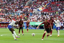 Đội tuyển Pháp vào tứ kết Euro 2024 nhờ tình huống phản lưới nhà