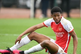 Thần đồng 16 tuổi lên tiếng chia tay Arsenal, chuẩn bị gia nhập MU