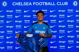 Fan MU nổi giận chỉ trích nặng nề tân binh của Chelsea