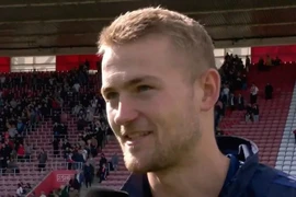 De Ligt gửi thông điệp rõ ràng sau khi ghi bàn cho MU rồi tập tễnh rời sân