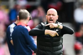 Ten Hag chỉ trích quyết định của Premier League, bảo vệ Rashford