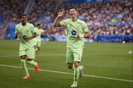Lewandowski lập hat-trick, Barca thắng dễ trước Alaves