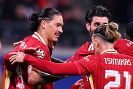 Liverpool thắng nhọc nhằn, Barca hủy diệt Bayern Munich