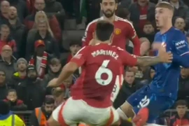 Premier League ra tuyên bố về việc siêu sao của MU thoát thẻ đỏ