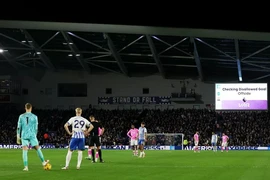 Premier League ra tuyên bố về tranh cãi VAR trong trận đấu sớm nhất