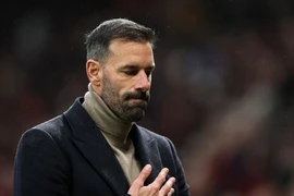 Van Nistelrooy chính thức dẫn dắt một CLB Premier League