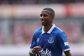 Huyền thoại MU đối đầu với con trai ở vòng 3 FA Cup